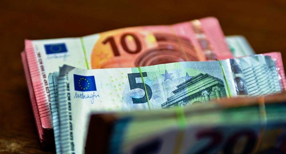 BSH bleu 10 mln euro, kursi i Euros zbret serish ne minimumin historik